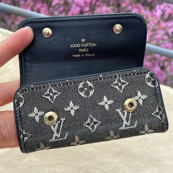 Louis Vuitton Mini Lin Multicle 4-Key Holder - Picture 3 of 13
